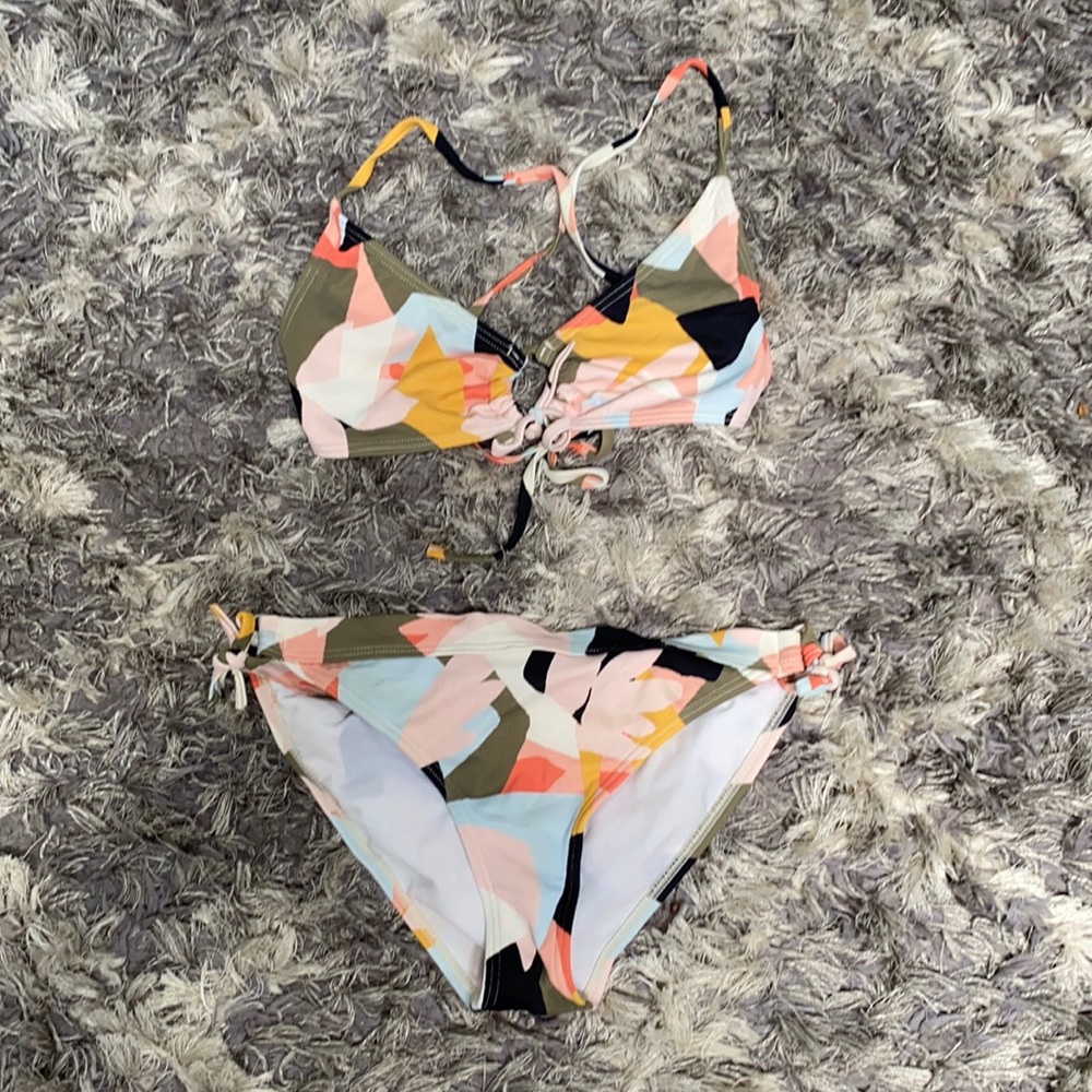 Billabong 2 piece swimsuit